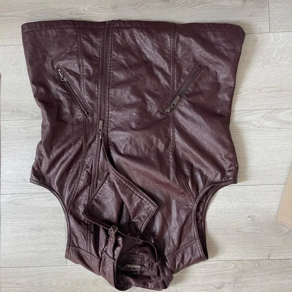 JouJou Burgundy Faux Leather Vest, Great Condition. Size XL - Picture 9 of 9